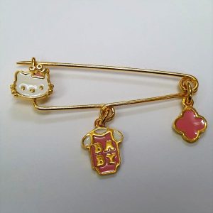 Παραμάνα Hello Kitty με φανελάκι ροζ και van cleef σταυρό.