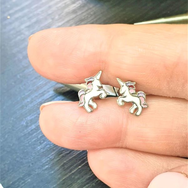 Παιδικά σκουλαρίκια unicorn πάνω στο αυτί. Ασήμι 925 με ροζ, λευκό, κόκκινο και λιλά σμάλτο.